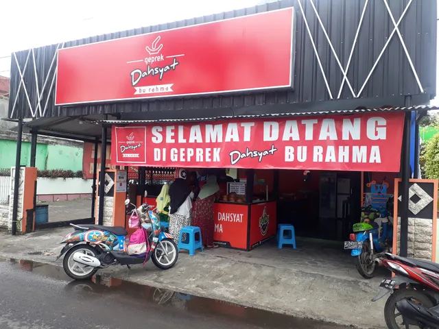 Geprek Dahsyat Bu Rahma, Paseban