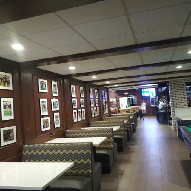 Gratiot Huddle Sports Bar & Grill