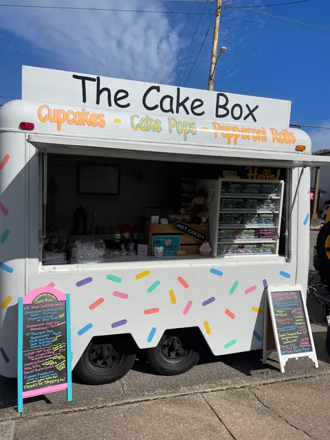 Bumbler Bee Baker - The Cake Box