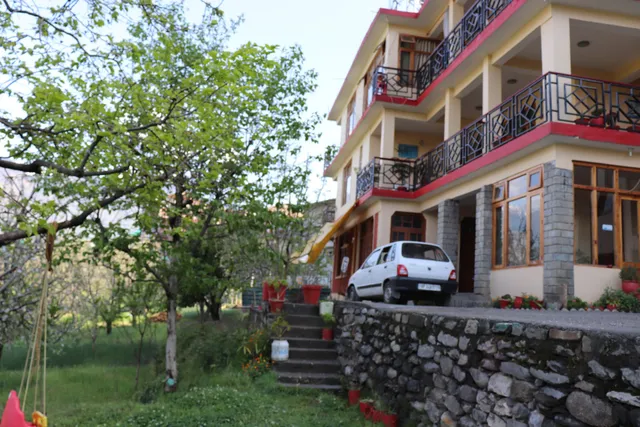 Malis apple lodge homestay