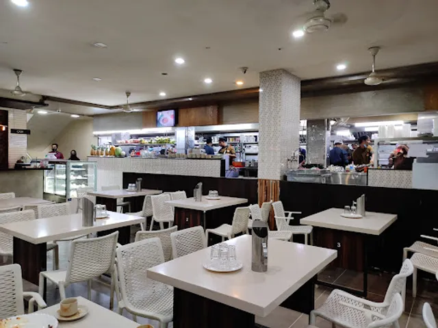 MRA Bakery and Restaurant (Kannur)