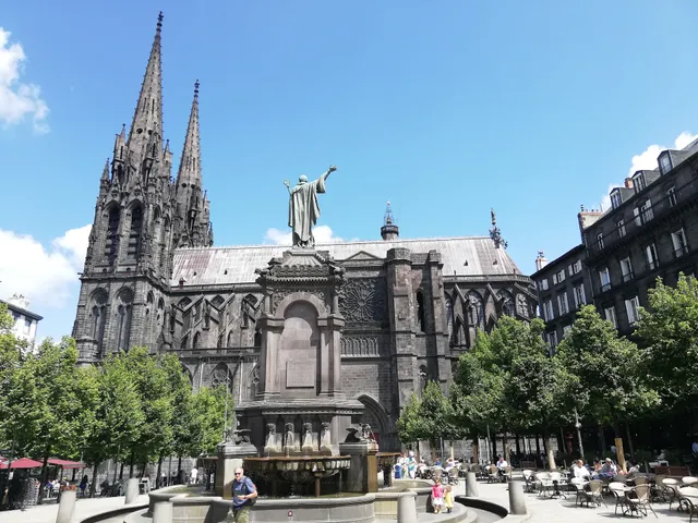 Centre ville , cathédrale , terrasses