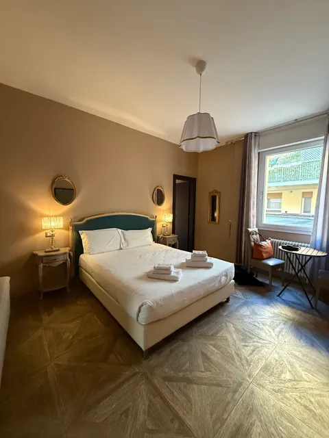 051 Room & Breakfast