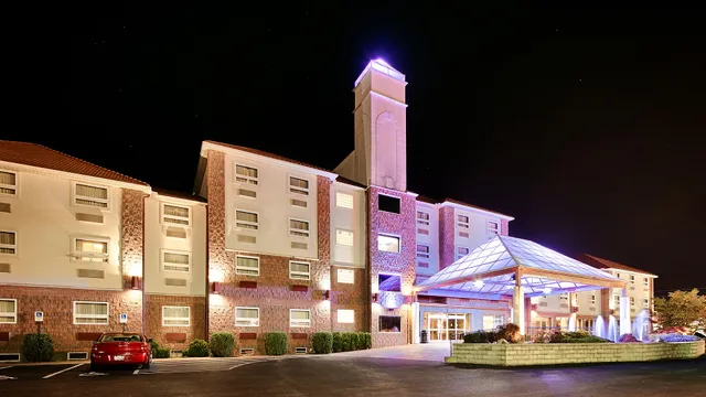 Best Western Plus Sandusky Hotel & Suites
