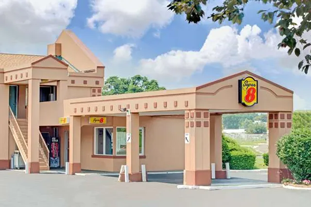 Super 8 by Wyndham Milford/New Haven