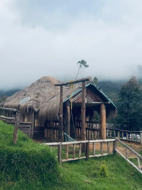 Roamrustic Vattavada Woodhouse & Tent Stay