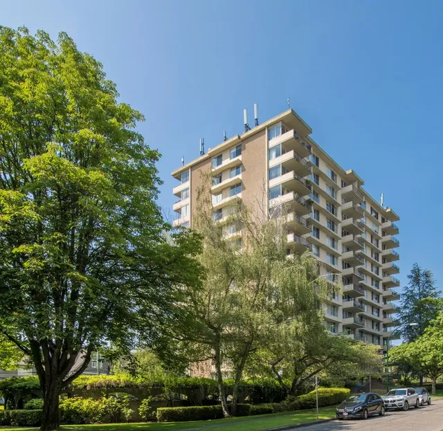 Fontainebleau Apartments