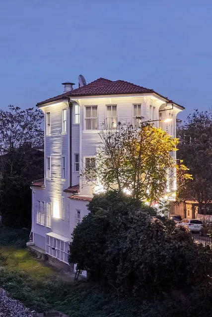 White Palace Old City Hotel