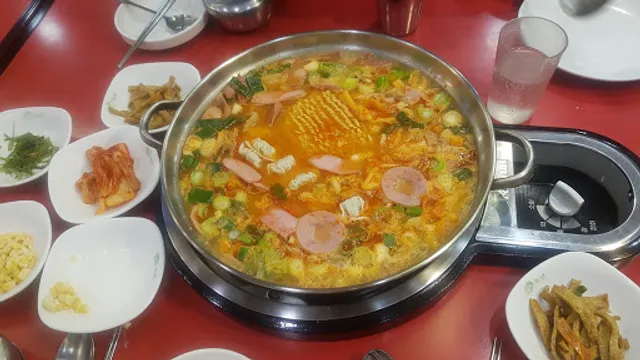 놀부부대찌개철판구이 성북역점