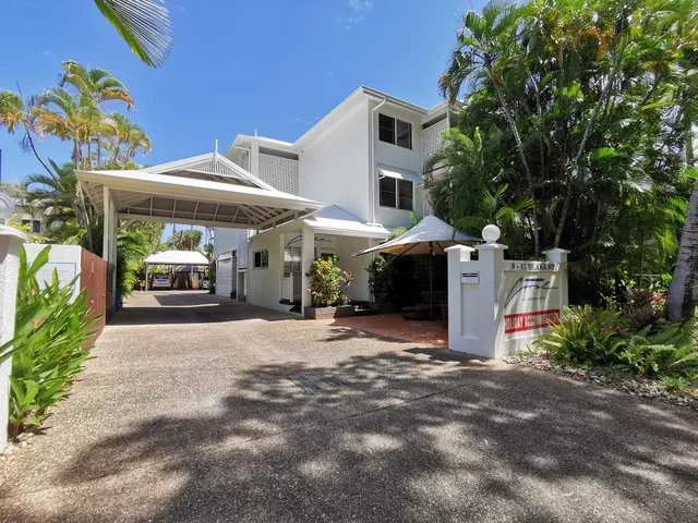 Retro Port Douglas Apartments