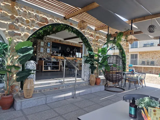 Chris snack and cocktail bar