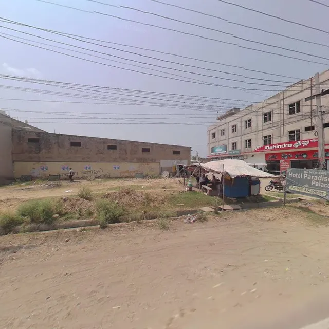 OYO 68470 Royal Paradise