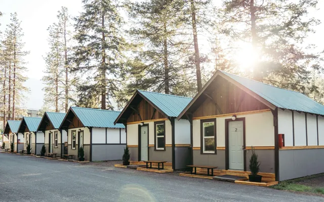 LOGE Leavenworth Riverside Cabins