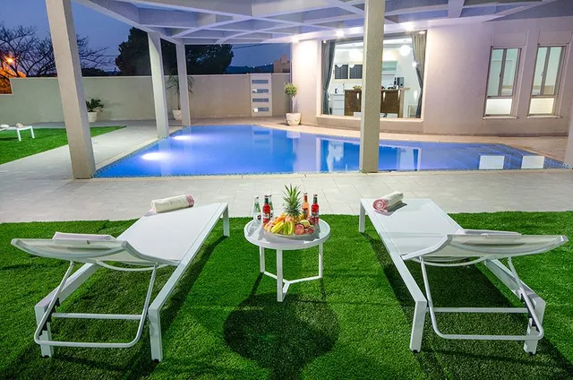 Violin of David Luxury Suites