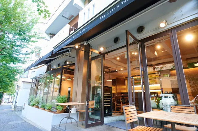 The Latria Table HEARTH