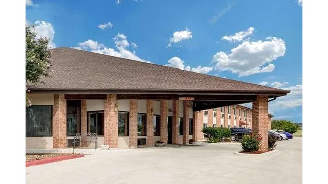 Baymont Inn & Suites by Wyndham San Marcos Outlet Malls