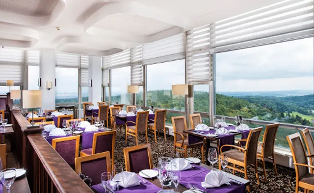 AZado Restaurant & Café