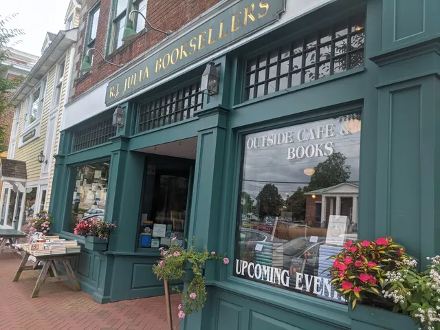 RJ Julia Booksellers