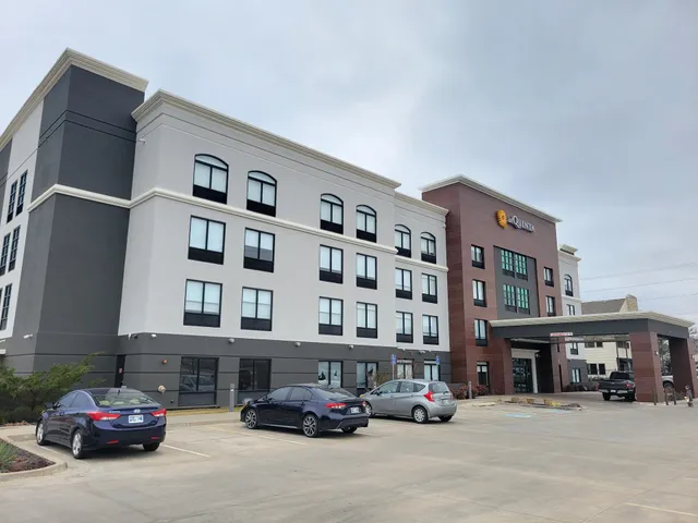 La Quinta Inn & Suites by Wyndham Tulsa Midtown
