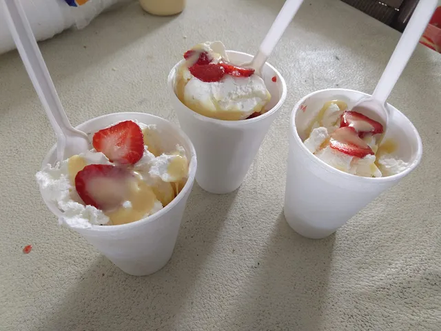 Fresas con Crema Toño y Peluquería