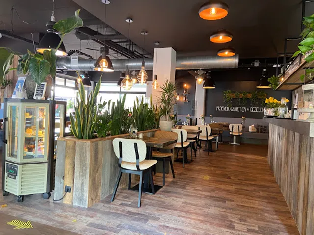 Bij de Toren Eten & Drinken