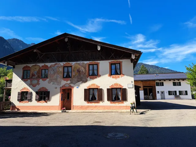 Ferienwohnungen im Lüftlmalereck / Mussldomahaus und Hennalahaus