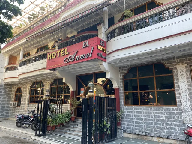 Collection O 83443 Hotel Anmol