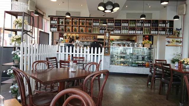 Alamanda Cafe & Bistro