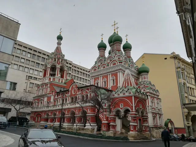 Khram Zhivonachal'noy Troitsy V Nikitnikakh