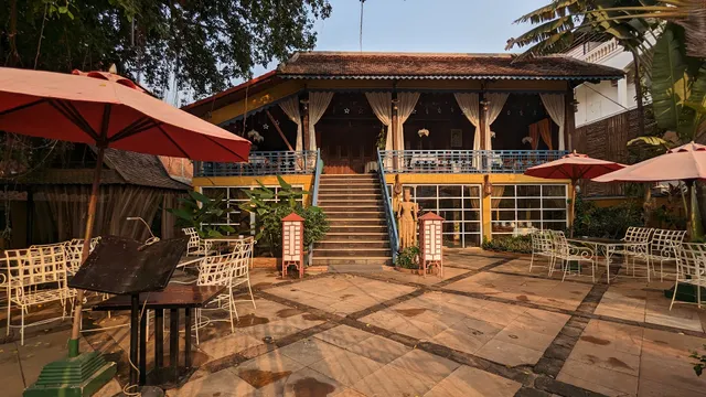 Neak Pean Hotel - Wooden House