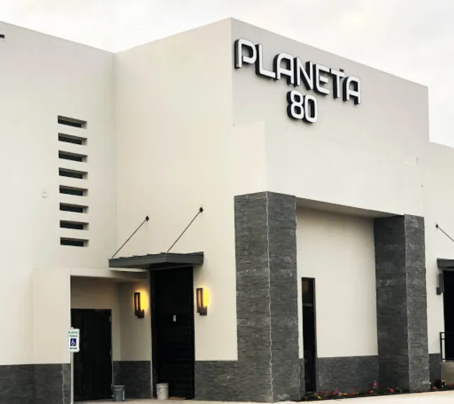 Planeta 80 Bar & Grill