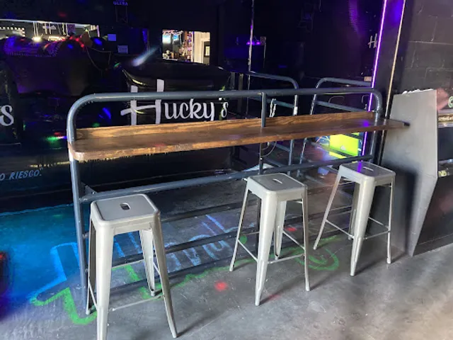 Hucky's Pool and Daiquiris