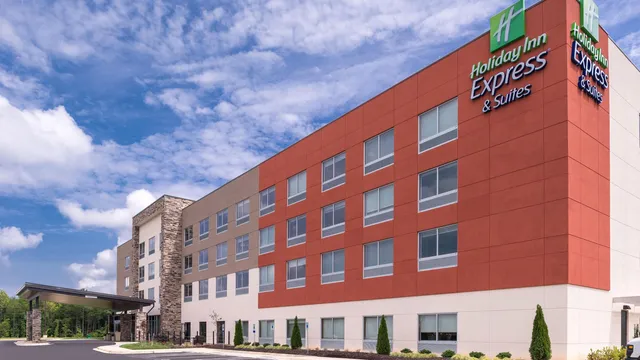 Holiday Inn Express & Suites Farmville by IHG