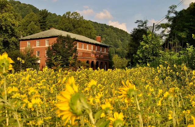 Elkhorn Inn & Theater