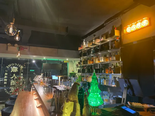 Hand Shaken Cocktail bar