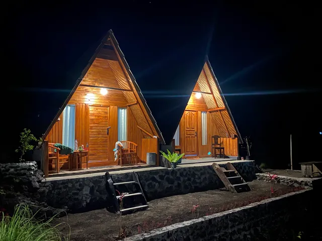 D' Tepi Danau Glamping