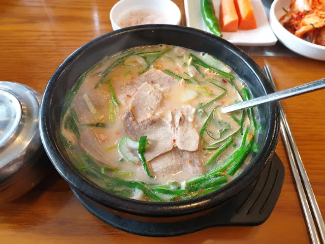 부산아지매국밥 가재울뉴타운점