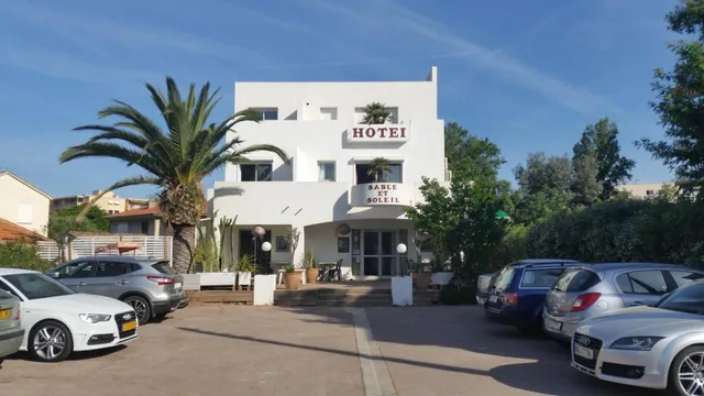 Hotel Frejus | Sable Et Soleil | Chambre Avec Jacuzzi Privatif Port Et Plage