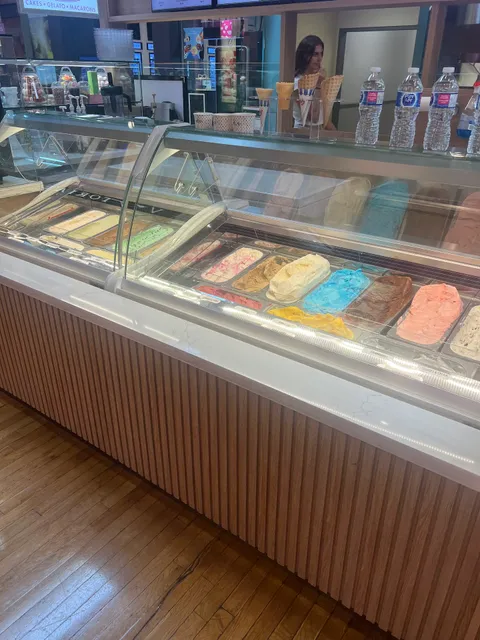 Ela's gelateria &chocolate