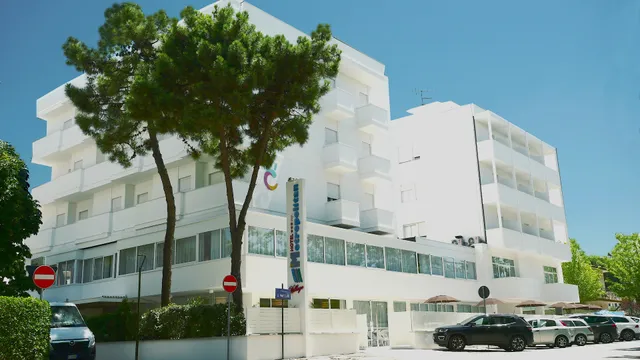 Color Metropolitan Family Hotel