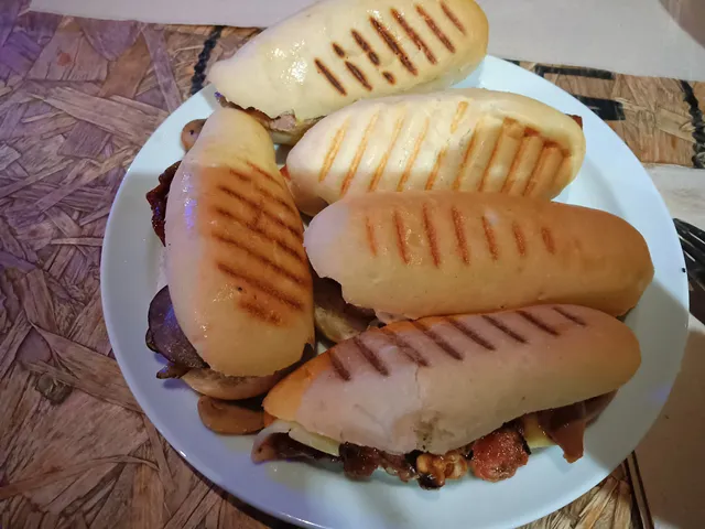 Bar La Fabrica 1984 (Pza. Barques)