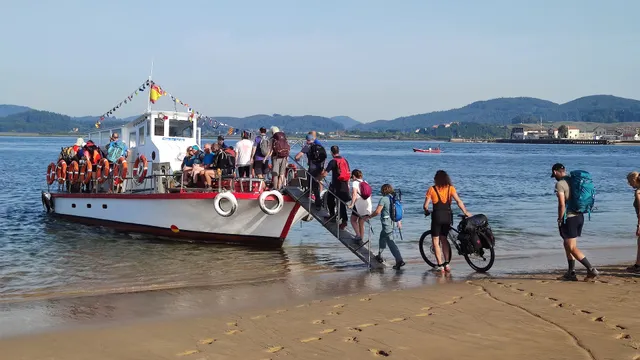 Barca del Puntal de Laredo Santoña