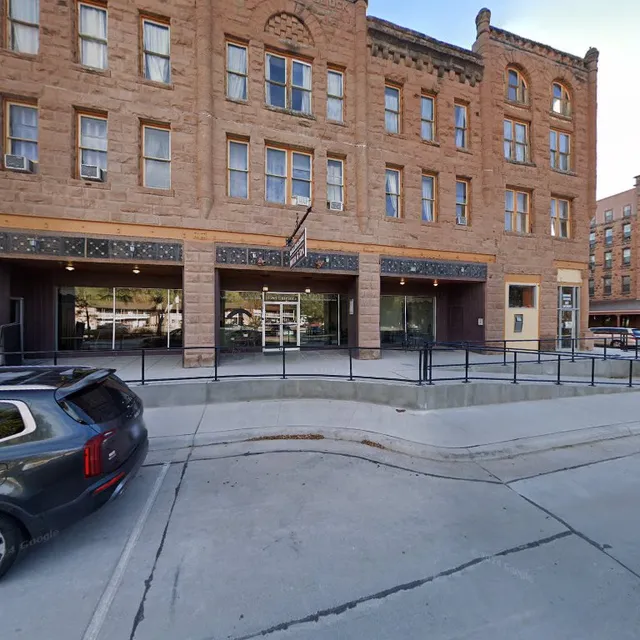 Willie B's 19th Hole