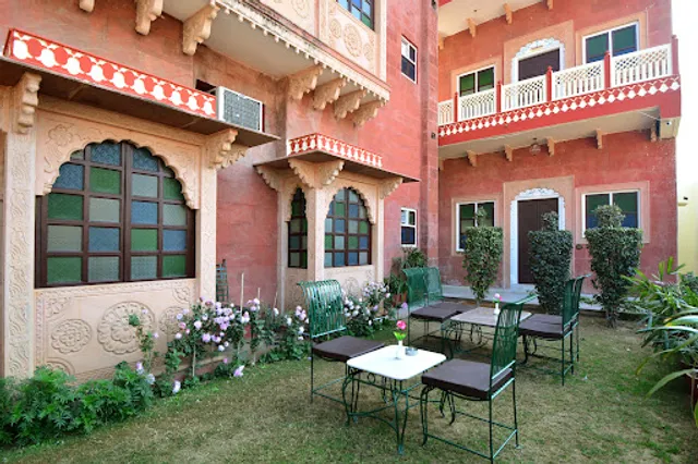 Haveli Cafe - Aao Kabhi Haveli Pe
