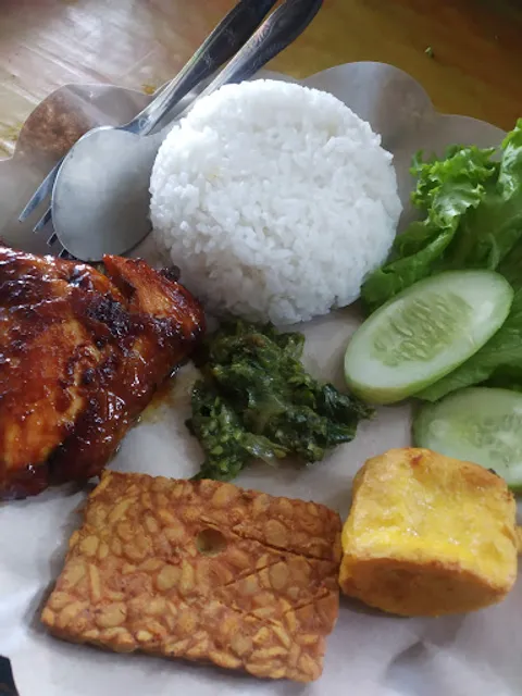 Rumah Makan Khas Sunda