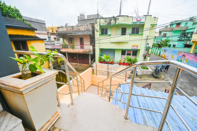 OYO 811529 Hotel Raz Stays