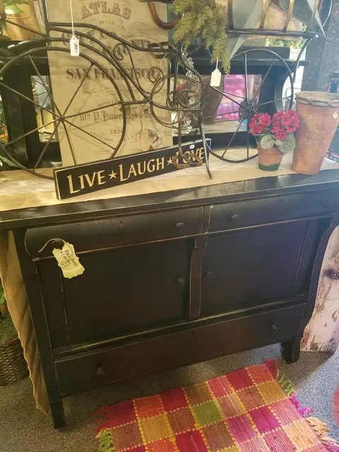 Darcey's (Furniture and Home Decor)