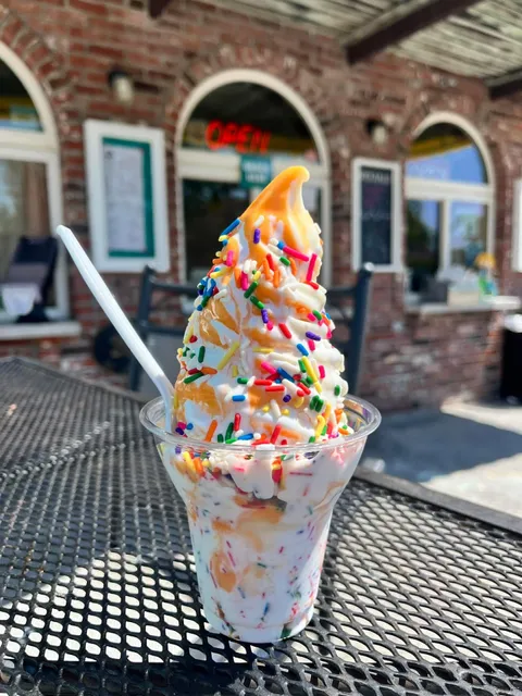 Gogo-May's Sundae Scoop