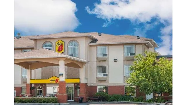 Super 8 by Wyndham High River AB
