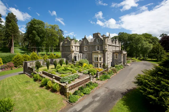 Crookston House B&B and Shepherds Huts